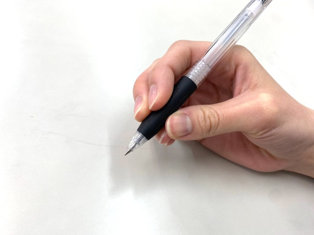 ペン　持ち方　正しい