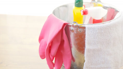 対処方に必要な道具　バケツ　ゴム手袋