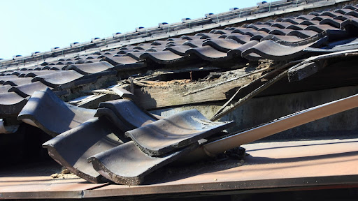 カバー工法が施工できない破損している屋根