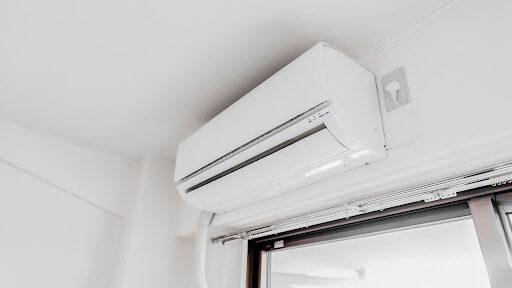 部屋に設置されているエアコン