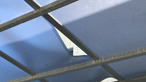 カーポートの破損　破損数か所