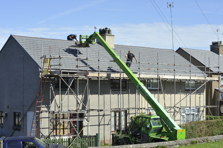 屋根工事　足場
