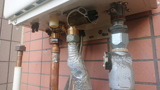 給湯器の配管はどんな仕組み？