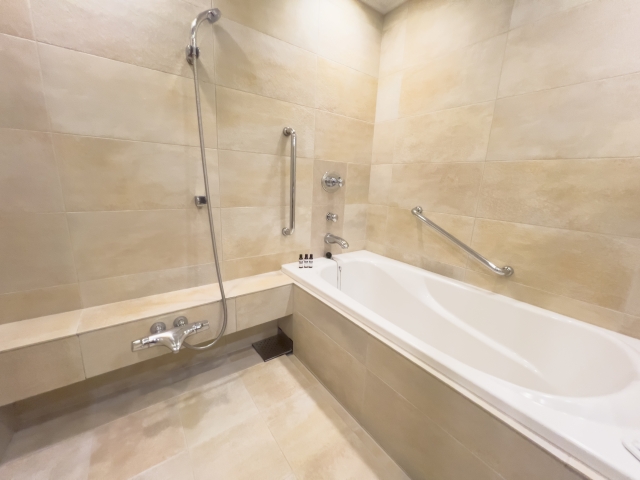 浴室の床が冷たいと感じる素材