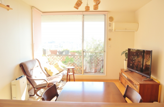 部屋に日光を取り入れる4つの方法