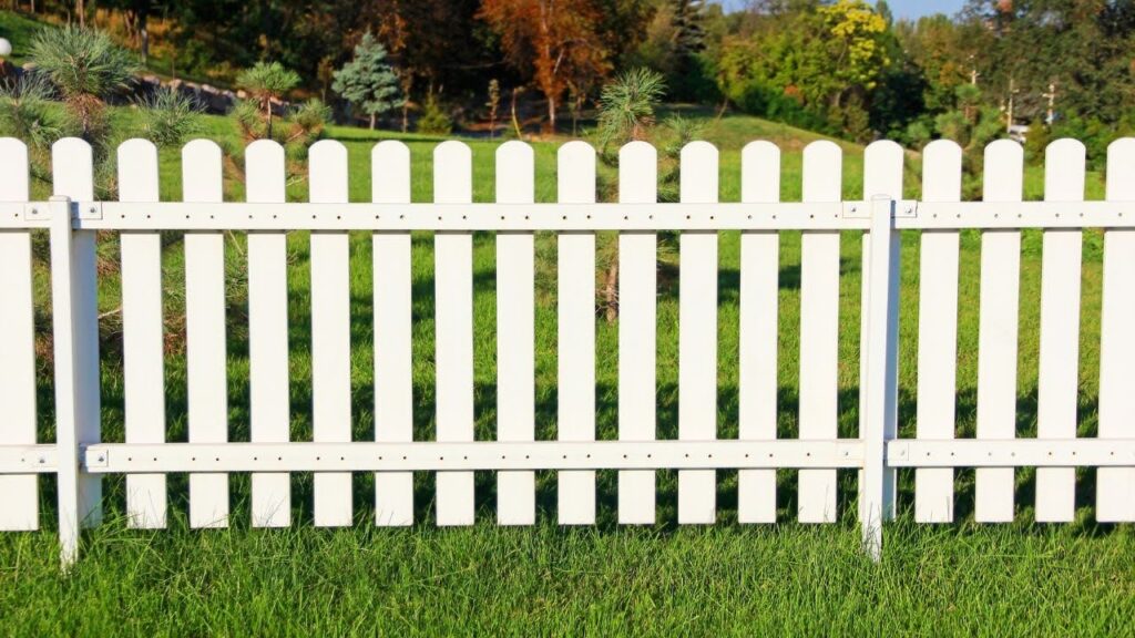 【工事別】予算10万円で実施できる庭リフォームの費用相場 フェンス