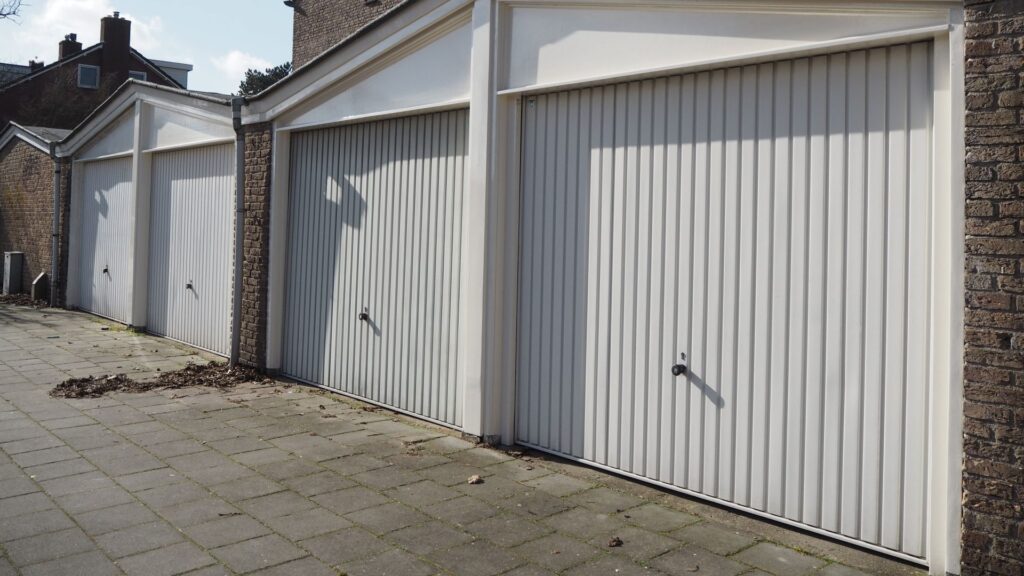 横引きシャッターに使用される素材と価格相場