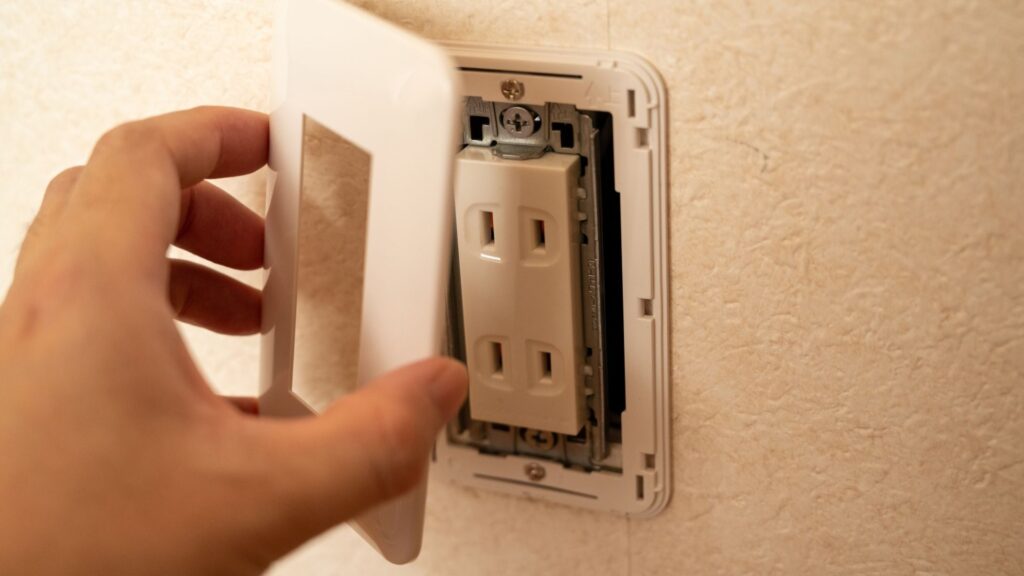 自分でコンセントの修理・交換はできる？