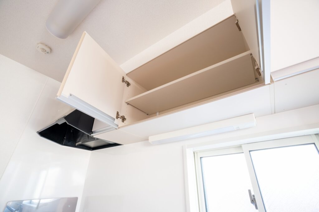 吊り戸棚とは？キッチンに後付けできる？